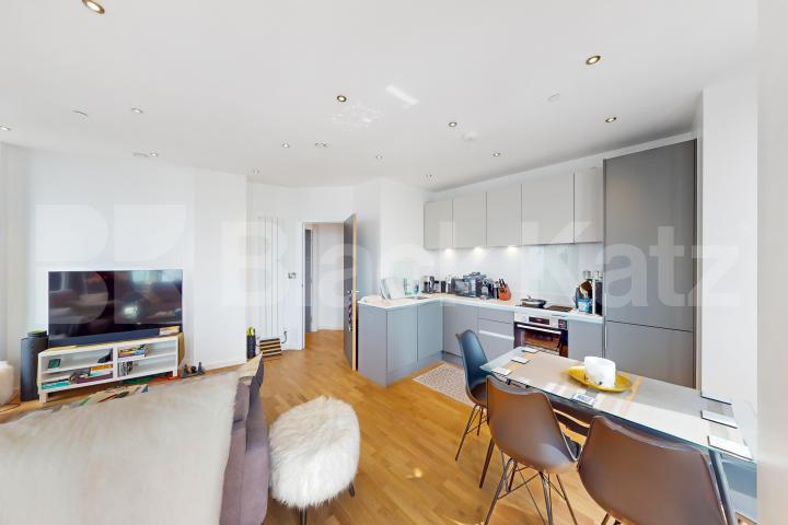 Stylish & contemporary & boasting 830 Sq. Ft. of living & entertaining space The Ceramic Building - Newington Causeway , Borough